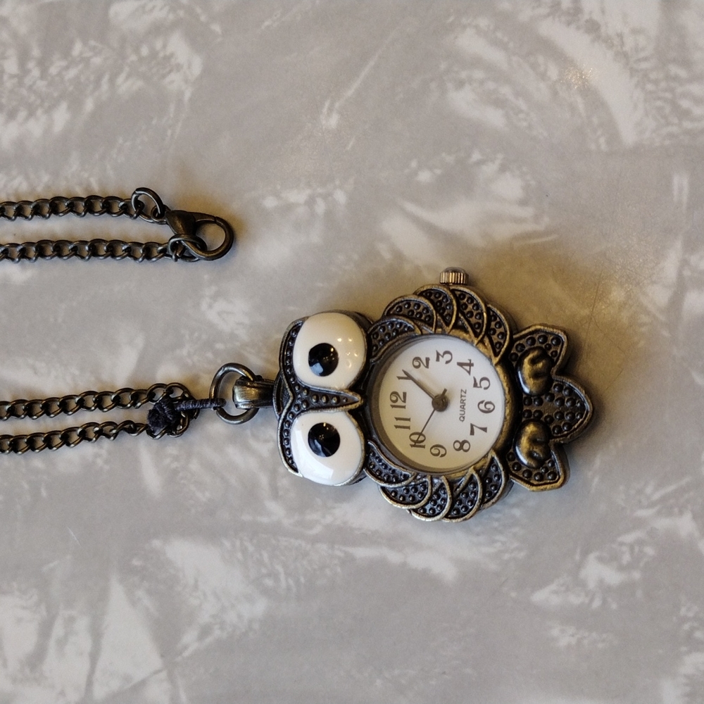 Beautiful quartz owl necklace.